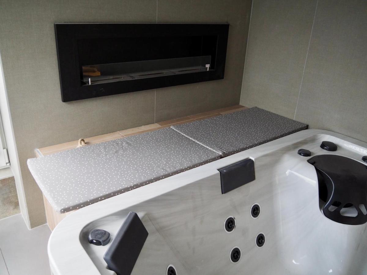 Holiday home Le Renouveau Avec Jacuzzi Privatif *